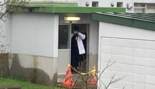 札幌市厚別区上野幌１条２丁目の共同住宅の玄関で40代の男性が腹を包丁で刺され死亡。殺人か自殺か？事件のあった建物を特定。