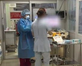 札幌市ではコロナ患者の「命の選別」が始まる。コロナ病床の９６％が埋まり旭川赤十字病院に搬送される患者も　＃医療現場　は　＃修羅場　の様相