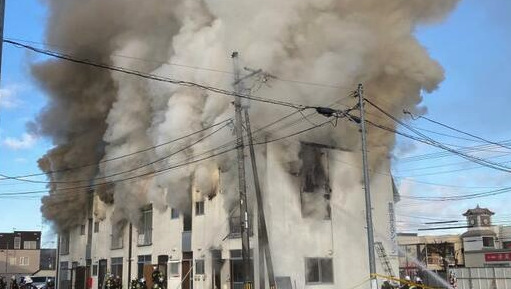 旭川市「豊岡さかえマンション」で火事。住人の女性が病院搬送　